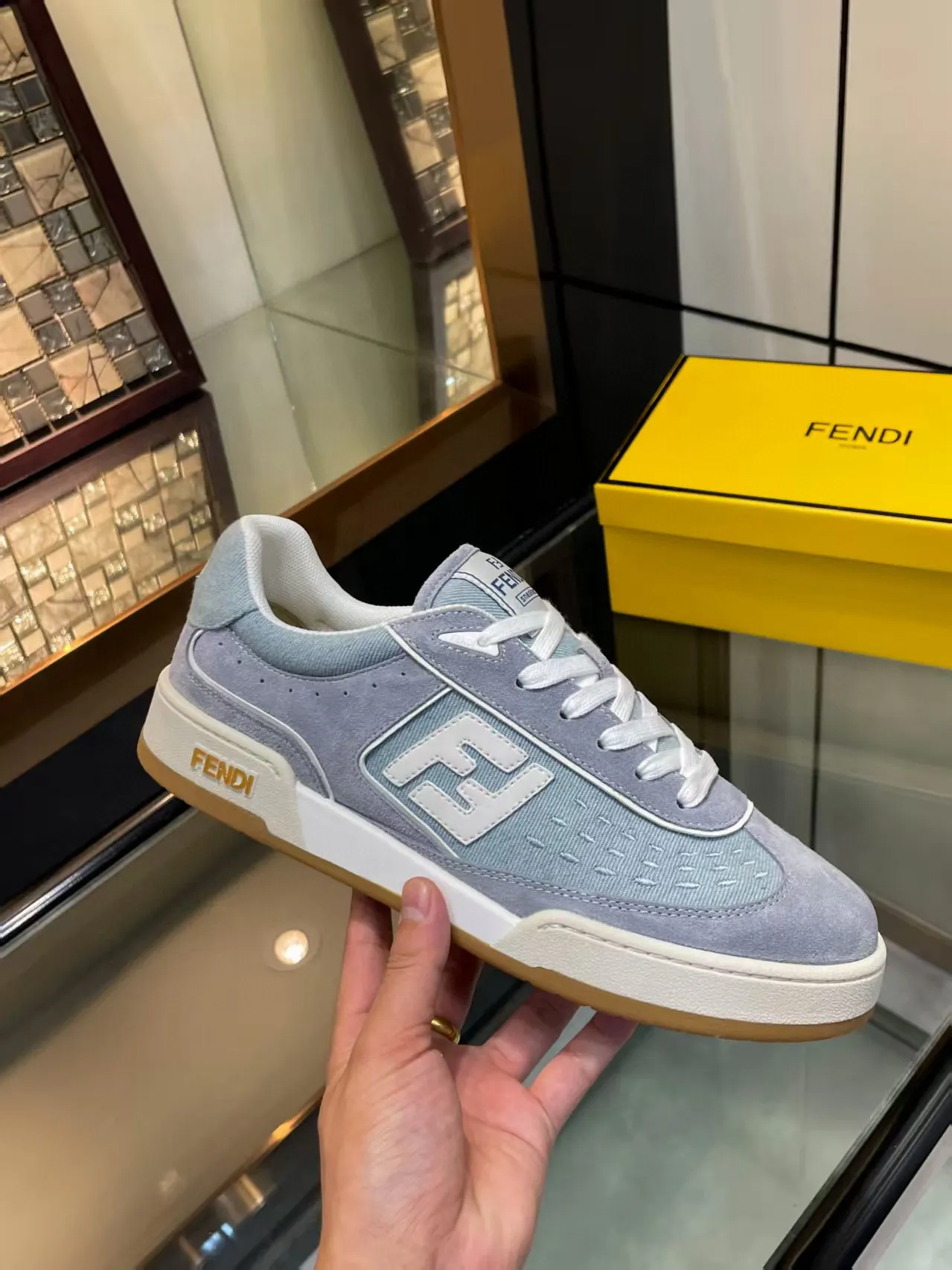 Factory price: 600💰Top version for couples Fendi 2025 New Year Hot Series [Couples👫Casual Sports Shoes] FD match Original Purchased One to One Reproduction The first sports shoe fendi match created by designer Kim Jones and Donkey Brand Trainer basketball sneakers, fresh blood injected with FF retro design Super good-looking and versatile, the upper is made of cowhide and cowhide splicing combination, with raised double F on the side The logo lining is made of terry velvet ✔️ Super soft on the feet, lightweight, comfortable to match with sweatshirts, Fabric: Cowhide ➕ Cow color matching, Outsole: Original open mold multi-color color matching sole, Packaging: Original full set of packaging, Size: Women's 35-40 / Men's 38-44, customized 45